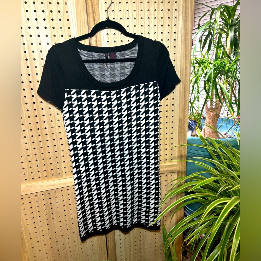 Houndstooth knit dress